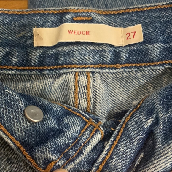 Levi’s | Light Red Tag Button Fly WEDGIE High Rise Raw Hem Jeans Size 27 Classic - Picture 8 of 9